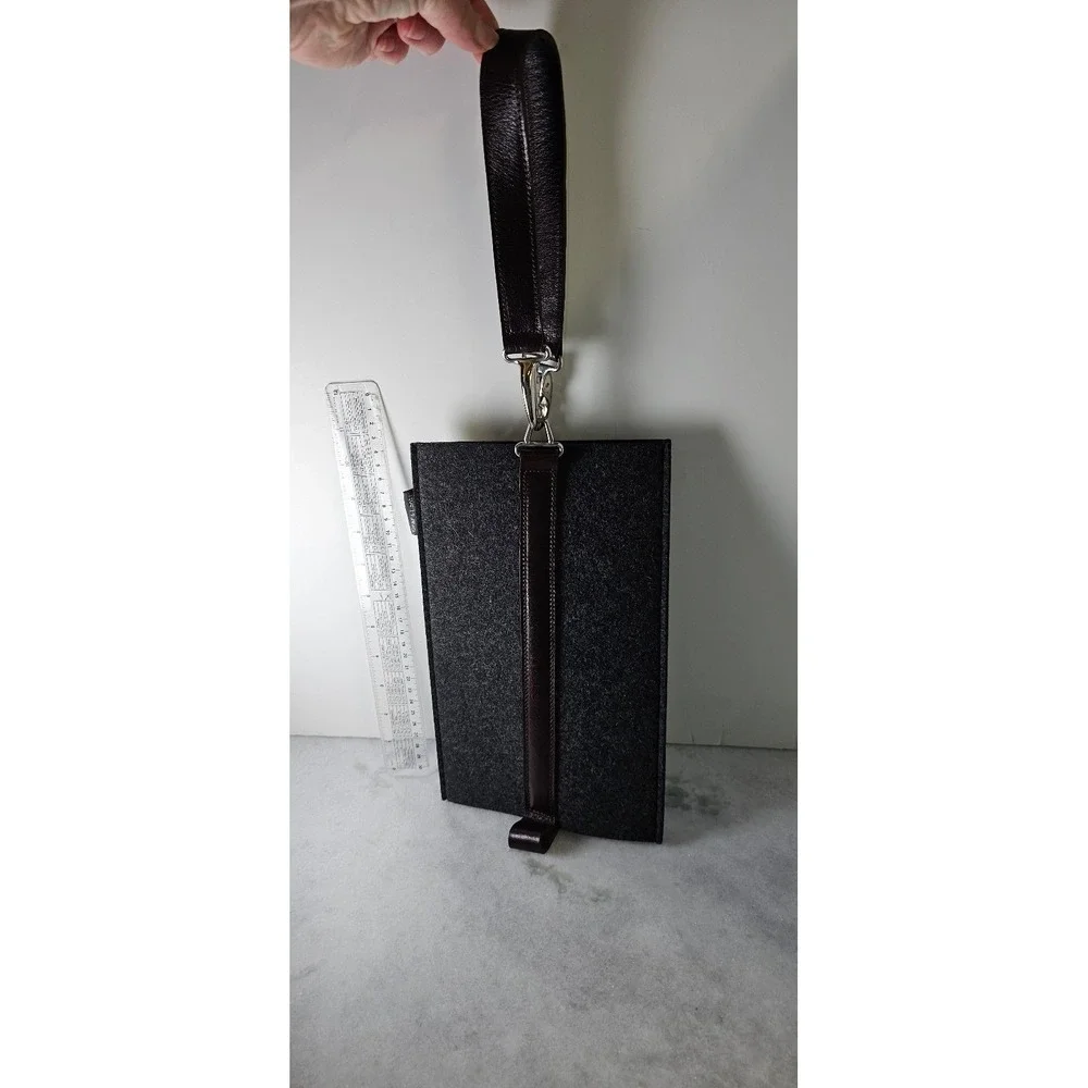 Graf & Lantz Charcoal Wool Wine Bottle Cozy Carrier Leather Strap Grand Millenia